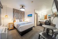 Hansen Inn and Cabins Hotels near Wall Drug Store