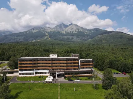 Atlas Hotel Tatry Отели рядом с достопримечательностью «Tatranská Kotlina»