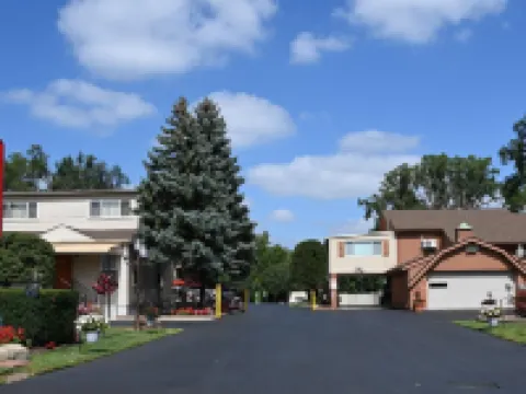 Fellows Creek Lodge Hotels in Canton