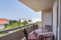 Apartment Ljubica with Nice Garden 1 Hotels in Novalja