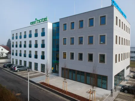Eee Hotel Gunskirchen Отели в г. Гемайнде Эберштальцелль