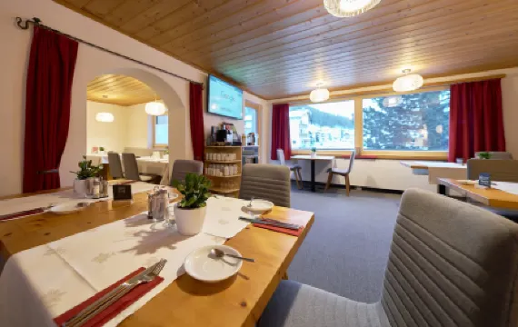 Aparthotel Grischuna