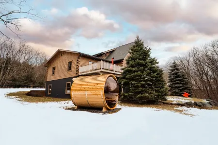 Le Chalet: Modern Design, Mountain views, Chef's Kitchen, Sauna & Hot Tub