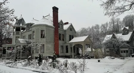 Haslett House Отели в г. Шарон