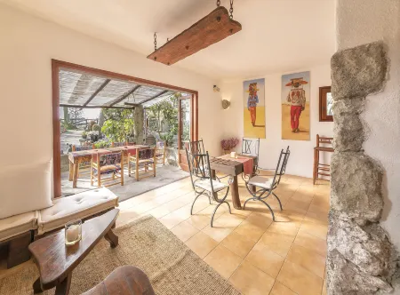 Ravino Secret Retreat