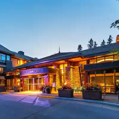 Royal Canadian Lodge Hotel Exterior