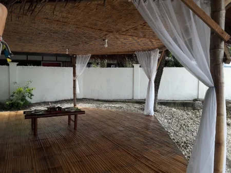 Carolina del Mar Отели в г. Samboan