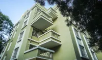 Treebo Luxe Suite, Shivaji Nagar Các khách sạn gần E Square