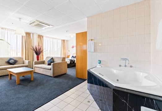 애들레이드 인터내셔널 모텔의 야외 수영장 또는 객실 이미지