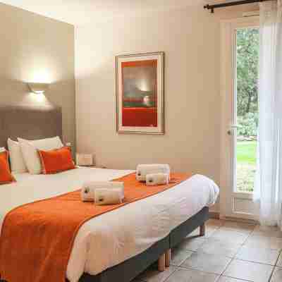 Logis Hôtel la Bastide de Grignan & la Chênaie Restaurant Rooms