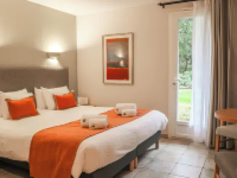 洛吉斯格里尼昂城堡酒店及橡樹林餐廳 格里尼昂酒店