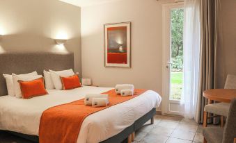 Logis la Bastide de Grignan Hotel & Restaurant "La Chênaie"