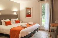 Logis la Bastide de Grignan Hotel & Restaurant "La Chênaie" Hotels in Valréas