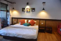 Redpanda Jungle Camp Hotels in Kaluk