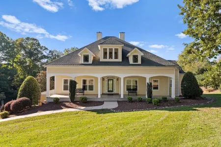 Lakefront 6Bdr Priv Dock Game Room Firepit Jakes Lake House by Avantstay