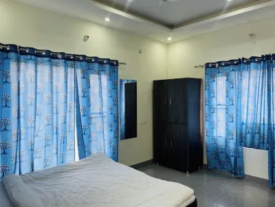 Parinay Vatika Banquet & Party Lawn Hotels near Trimurty Mall