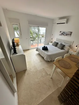 Studio in Estepona Near Sandy Beach Отели в г. Эль Параисо