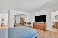 Luxurious Townhome Hotels in Van Nuys