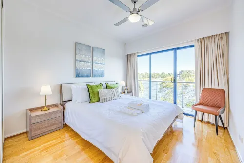 Stayau 6Br Deluxe Lakeview House Point Cook - parking