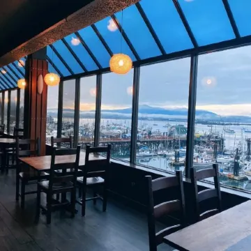 Oceanfront Suites at Cowichan Bay Отели в г. Коуичен Бэй