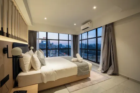 Hotel Bellevue Отели рядом с достопримечательностью «The Adalaj Stepwell»