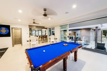 Athena Motel Apartments Отели рядом с достопримечательностью «St Luke's Anglican Church»