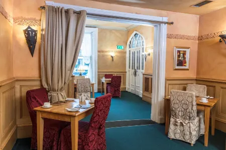 The Lansdowne Hotel Отели рядом с достопримечательностью «Церковь Святого Аудоена»