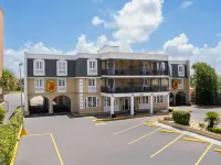 Super 8 by Wyndham New Orleans Hotels near Rome Park