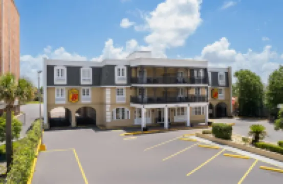 Super 8 by Wyndham New Orleans テニス・コンプレックス周辺のホテル