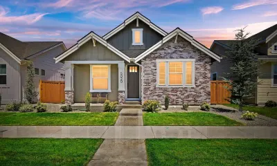 Beautiful Brick Bungalow Private 4 Bedroom Home