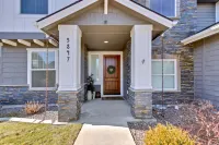 Large Modern 6 Bedroom Farmhouse with Custom Theat