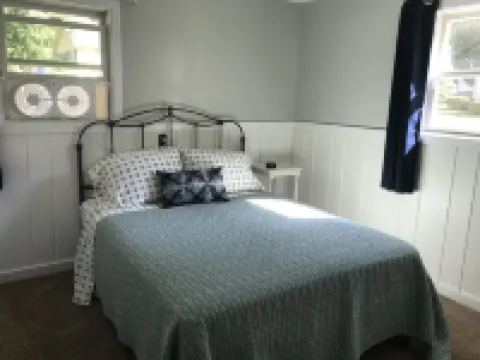 Beautiful Views @ 4-Season Lake House, Private Sandy Beach Hotels in Fryeburg