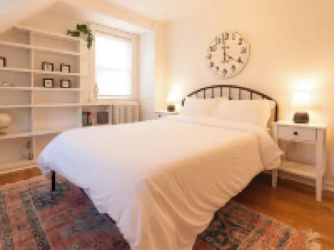 DC Metro: Cozy 4BR Cottage on a Hill - Pets allowed 銀泉酒店