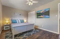 Mountain Views, Modern Comfort: Your Cozy Getaway in Colorado Springs