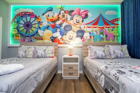 Magical 7Br Resort Home • Movie Theater, Game Room & More!