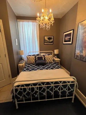 Chic 1-bedroom apartment with WiFi, AC in brilliant Pittsburgh