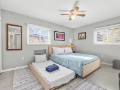 Pet Friendly. Minutes to Beaches. Charming 2-bedroom house in adorable Sarasota. Hoteles en Whitfield