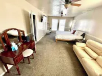 Spacious Salt Lake Retreat with 3 Bed, 3 Bath, Private Pool, Garage Parking +