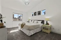 Modern 4BR w/ Hot Tub - Fire Pit - Stylish Stay - Villas