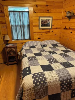 Escape to the Lake - Rustic 3-bedroom log-sided cabin nestled amongst the pines
