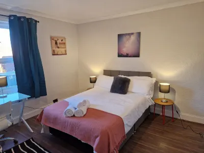 Chester le Street's Diamond 3 Bed House Hotels near Great Lumley Methodist Church