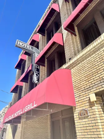 The Alcalde Hotel Отели в г. Гонзалес