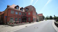 Aparthotel Alte Schmiede Dettelbach Các khách sạn gần Jehovas Zeugen Kitzingen