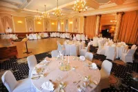 Golden Lion Hotel - bar