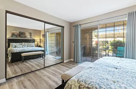 Escape to Desert Oasis - Palm Springs for a memorable vacation experience! Отели рядом с достопримечательностью «Palm Springs Convention Center»