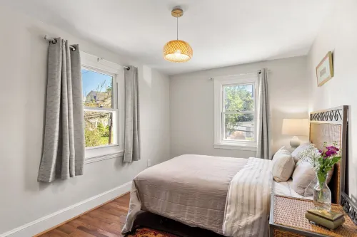 Sophia's Garden Chalet-Quality/4BR/2B/3Car-P/HVAC/WIFI/WalkZ/College/Kid/UP to 8