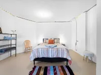 Charming 1-bedroom apartment in downtown historic Weston