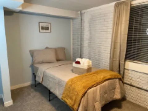 Cozy Haven: Your Home Away from Home Spacious 5-bedroom house with AC and Wi-Fi