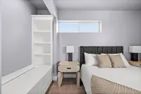 Modern House, Fully Fenced, Private Balcony, Fire Pit, Close to Ski Resorts Hotels in Millcreek