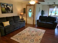 The Cottage is on 450 acres w/hot tub, Private 4wheeler trails